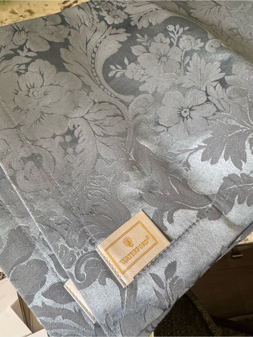 Waterford Fine Linens Set 4 Blue Gray Damask Floral Placemats 18 x 12.5 Like New